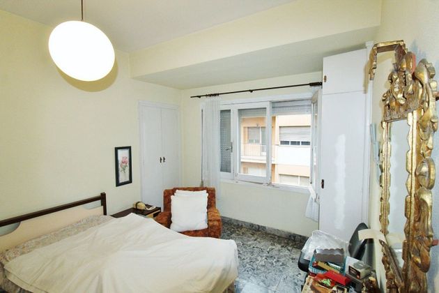 Foto 2 de Pis en venda a Ensanche - Diputación de 3 habitacions amb balcó i calefacció