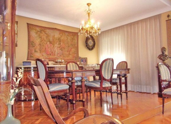 Foto 2 de Pis en venda a Ensanche - Diputación de 7 habitacions amb terrassa i garatge