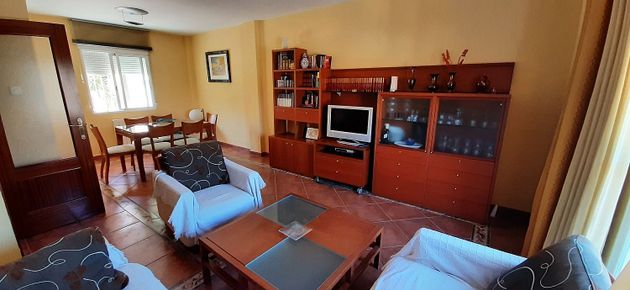 Foto 1 de Casa en venta en Guardia de Jaén (La) de 4 habitaciones con piscina y jardín