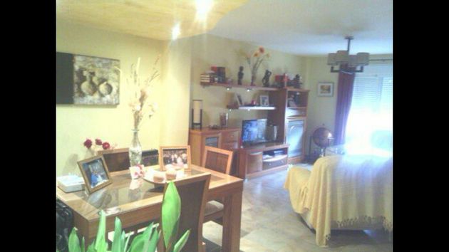 Foto 2 de Casa en venda a Torre del Campo de 4 habitacions amb terrassa i aire acondicionat