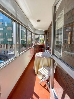 Foto 2 de Alquiler de piso en Praza España - Casablanca de 3 habitaciones con terraza y muebles