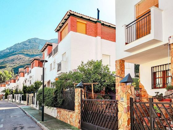 Foto 1 de Casa adosada en venta en Jaén de 4 habitaciones con terraza y piscina