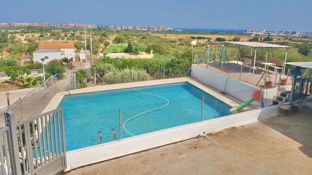 Foto 2 de Xalet en venda a Zona Centro de 4 habitacions amb terrassa i piscina