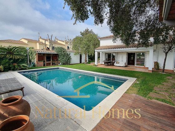 Foto 1 de Chalet en venta en Sant Vicenç de Montalt de 5 habitaciones con terraza y piscina