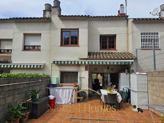 Foto 1 de Casa adossada en venda a Sant Iscle de Vallalta de 4 habitacions amb terrassa i jardí