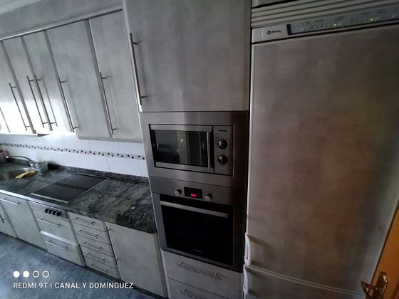 Foto 2 de Piso en venta en calle Adrio Menendez de 3 habitaciones con calefacción y ascensor
