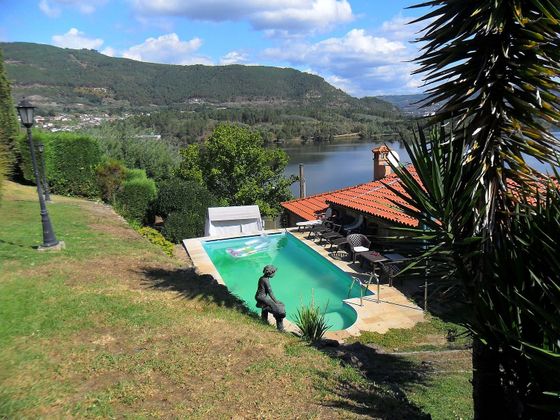 Foto 2 de Xalet en venda a calle Castrelo de Miño de 5 habitacions amb terrassa i piscina
