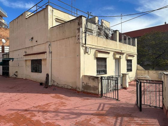 Foto 1 de Xalet en venda a calle De Sants de 6 habitacions amb terrassa i balcó