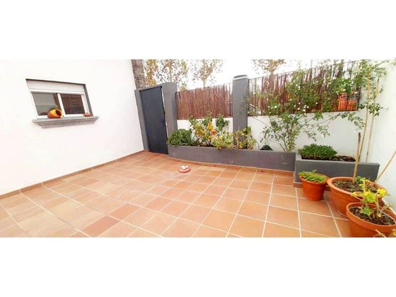 Foto 1 de Venta de piso en Sarrià de Ter de 4 habitaciones con terraza y jardín