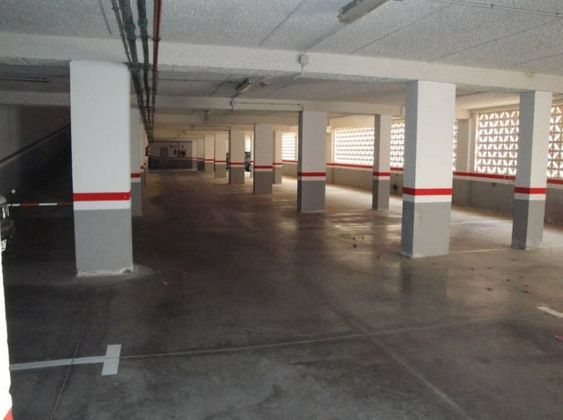 Foto 1 de Garatge en venda a calle De Canarias de 225 m²