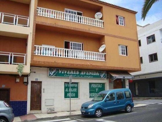 Foto 2 de Piso en venta en avenida Islas Canarias de 1 habitación con terraza