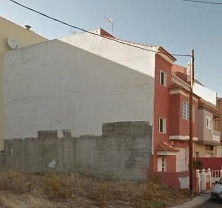 Foto 2 de Pis en venda a calle Huelva de 3 habitacions amb jardí