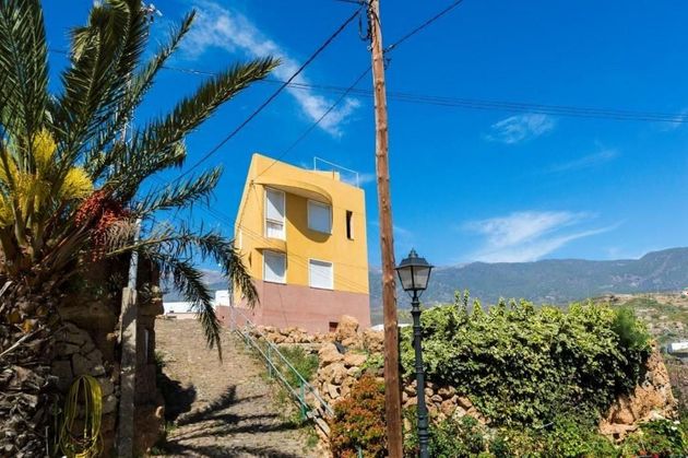 Foto 2 de Casa en venda a calle Gelesa de 4 habitacions amb terrassa