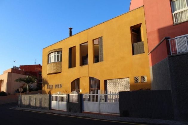 Foto 1 de Casa en venta en calle Huelva de 4 habitaciones con terraza y garaje