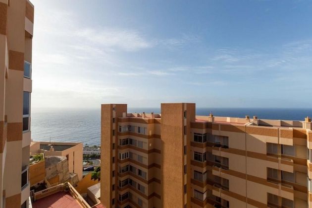Foto 1 de Venta de piso en calle Juan Sebastian Elcano de 3 habitaciones con terraza y piscina