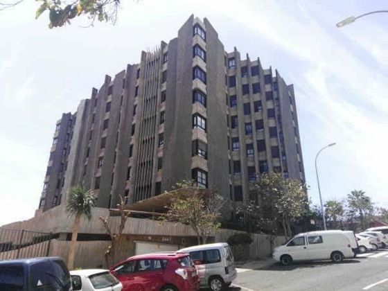 Foto 1 de Venta de piso en calle Rosalía de Castro de 3 habitaciones con garaje y ascensor