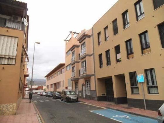 Foto 1 de Pis en venda a calle Tomas Iriarte de 2 habitacions amb terrassa