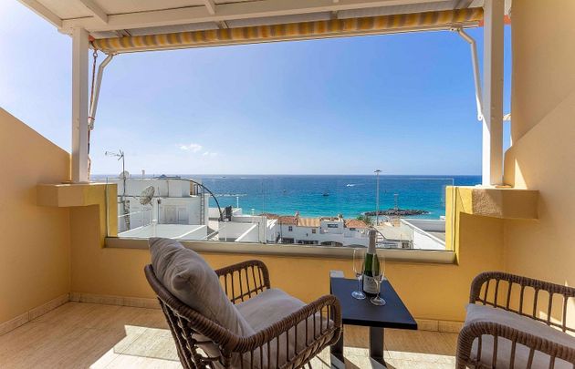 Foto 1 de Àtic en venda a Los Cristianos - Playa de las Américas de 2 habitacions amb terrassa i garatge
