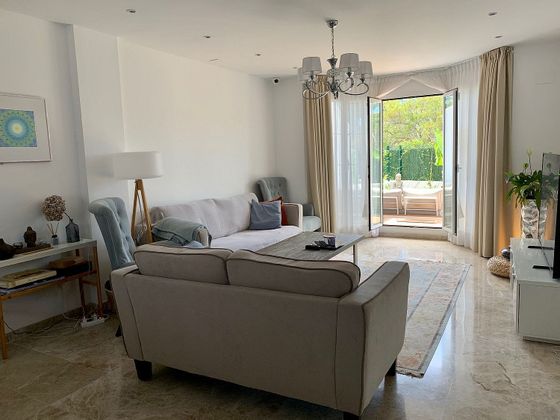 Foto 2 de Casa adossada en venda a Los Naranjos - Las Brisas de 4 habitacions amb terrassa i piscina