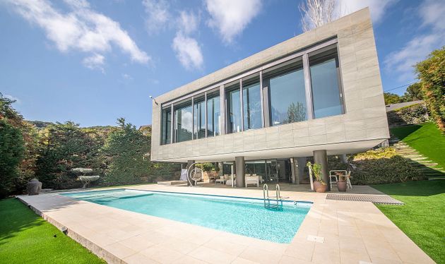 Foto 1 de Xalet en venda a Alella de 4 habitacions amb terrassa i piscina