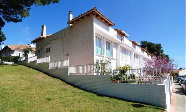 Foto 1 de Casa en venta en Santa Susanna de 3 habitaciones con terraza y piscina