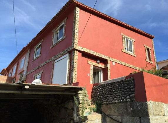 Foto 1 de Casa en venda a Oia de 4 habitacions amb terrassa i garatge