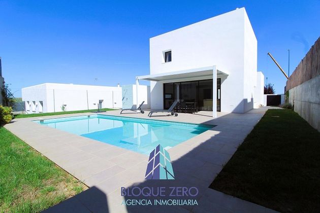 Foto 2 de Venta de casa en Las Vaguadas - Urb. del Sur de 5 habitaciones con terraza y piscina