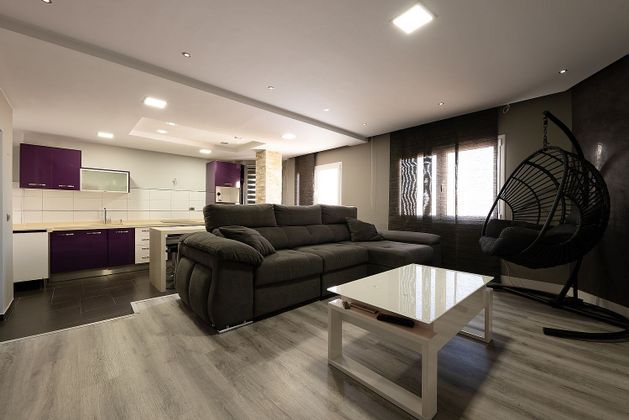 Foto 1 de Casa en venda a calle Verónica de 4 habitacions amb terrassa i garatge