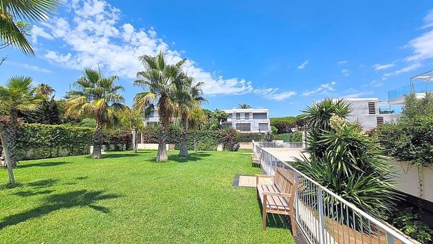 Foto 2 de Chalet en alquiler en Gavà Mar de 5 habitaciones con terraza y piscina