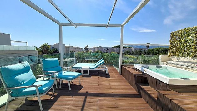Foto 2 de Chalet en alquiler en Gavà Mar de 2 habitaciones con piscina y jardín