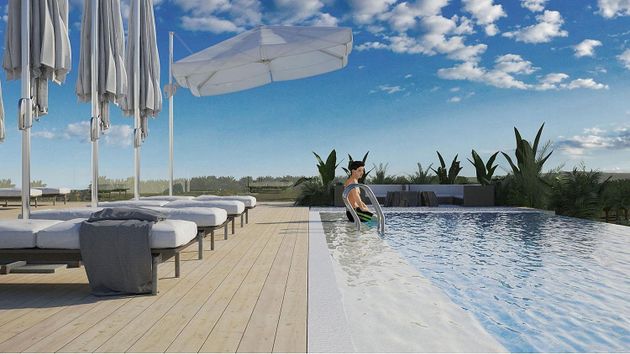 Foto 1 de Pis en venda a El Raval - Portes Encarnades de 3 habitacions amb terrassa i piscina