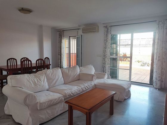 Foto 2 de Casa adosada en venta en Viña Málaga de 3 habitaciones con terraza y piscina