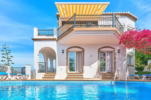Foto 1 de Casa en venta en calle Las Lomas de Frigiliana de 3 habitaciones con terraza y piscina