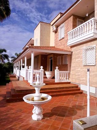Foto 2 de Xalet en venda a Aljaraque de 7 habitacions amb piscina i jardí