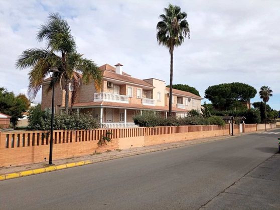 Foto 2 de Chalet en alquiler en Aljaraque de 7 habitaciones con terraza y piscina