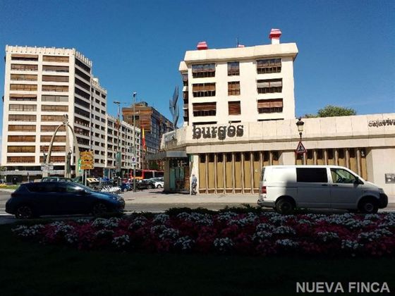Foto 2 de Venta de piso en Plaza España - Villa Pilar - Reyes Católicos - Vadillos de 5 habitaciones con terraza y garaje