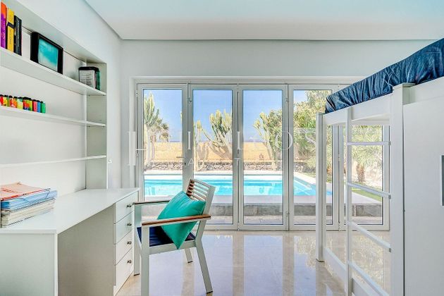 Foto 1 de Venta de casa en Costa Adeje de 4 habitaciones con terraza y piscina