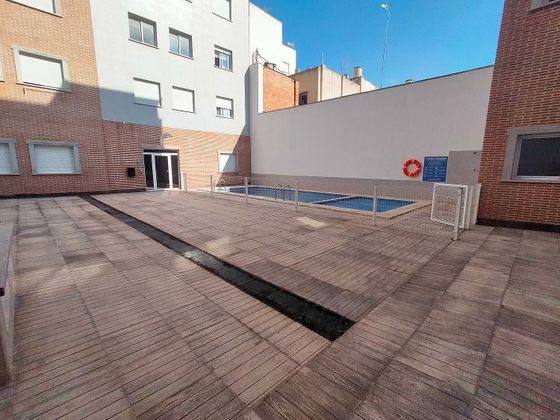 Foto 2 de Venta de piso en calle L´Om de 3 habitaciones con terraza y piscina