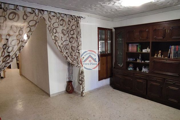 Foto 2 de Casa adossada en venda a calle Rinconada Collar de la Paloma de 5 habitacions amb terrassa i jardí