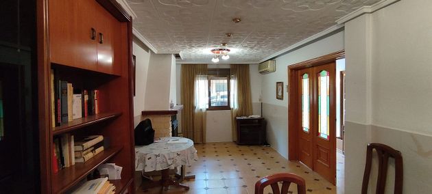 Foto 1 de Casa adossada en venda a Centro - Chiva de 3 habitacions amb terrassa i aire acondicionat