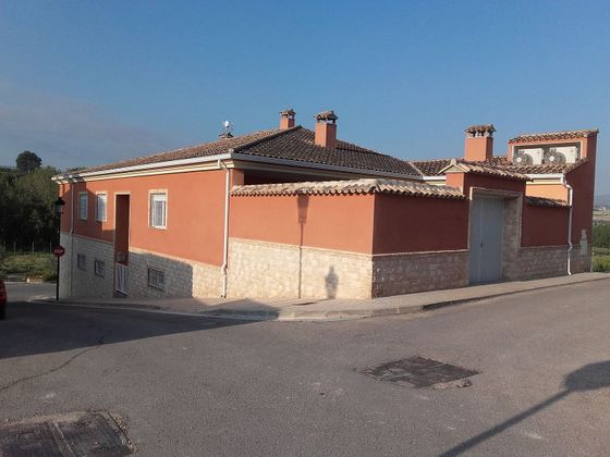 Foto 2 de Venta de chalet en calle La Font de 4 habitaciones con terraza y piscina