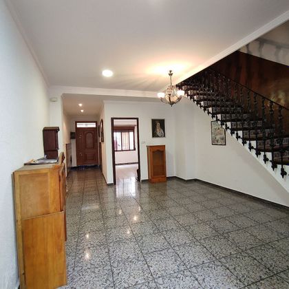 Foto 2 de Casa adossada en venda a Xàtiva de 6 habitacions amb terrassa i balcó