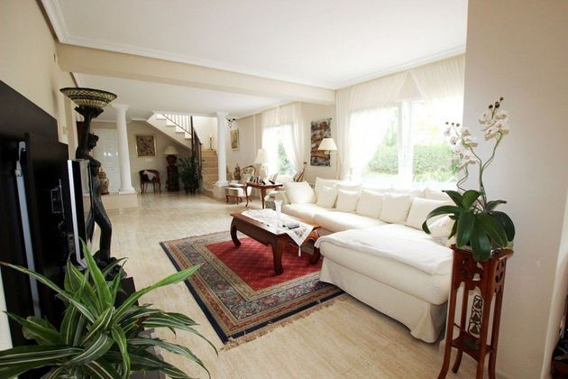 Foto 2 de Chalet en venta en Colonia Escandinavia-Cautivador de 4 habitaciones con terraza y piscina