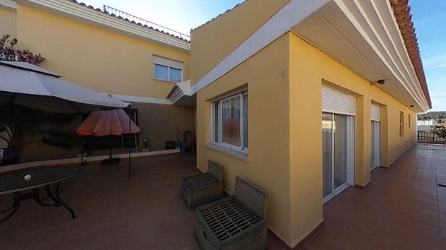 Foto 1 de Venta de casa adosada en Alfaz del Pi Pueblo-Urbanizaciones de 3 habitaciones con terraza y piscina