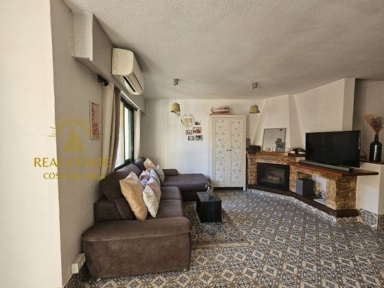 Foto 2 de Casa adosada en venta en Nucia (la) de 3 habitaciones con terraza y piscina