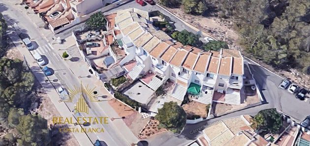 Foto 2 de Casa en venta en Nucia (la) de 3 habitaciones con terraza y piscina