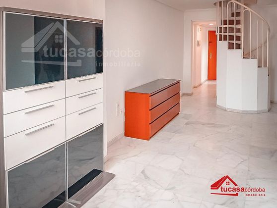 Foto 2 de Dúplex en venda a Huerta de la Reina - Trassierra de 2 habitacions amb terrassa i aire acondicionat