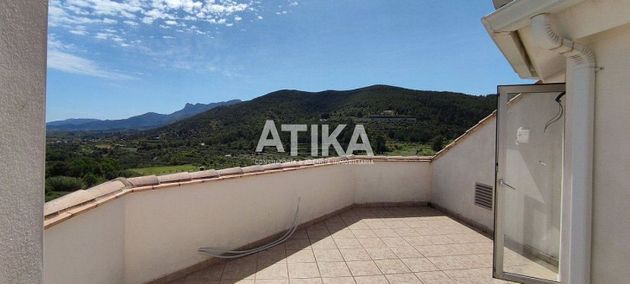 Foto 1 de Casa en venta en Atzeneta d´Albaida de 3 habitaciones con terraza y calefacción