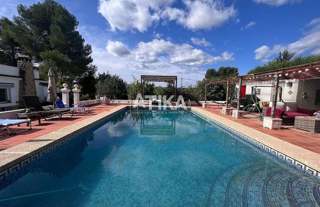 Foto 1 de Xalet en venda a Ontinyent de 4 habitacions amb piscina i jardí