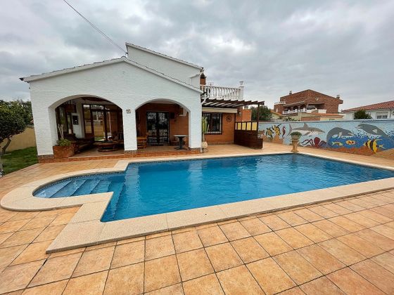 Foto 1 de Chalet en venta en Ardiaca - La Llosa de 4 habitaciones con terraza y piscina